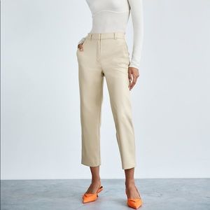 Aritzia Babaton Beige White Soft Sand Vegan Leather Command Cropped Pant 00 xxs